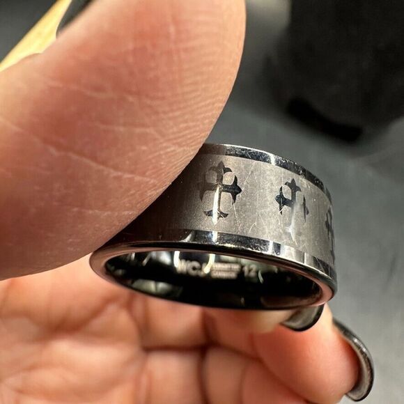 Tungsten Carbide Mens Ring Size 12 Black Band Laser Cross Design - Picture 2 of 6